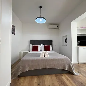 Central Studio Apartments Apartahotel